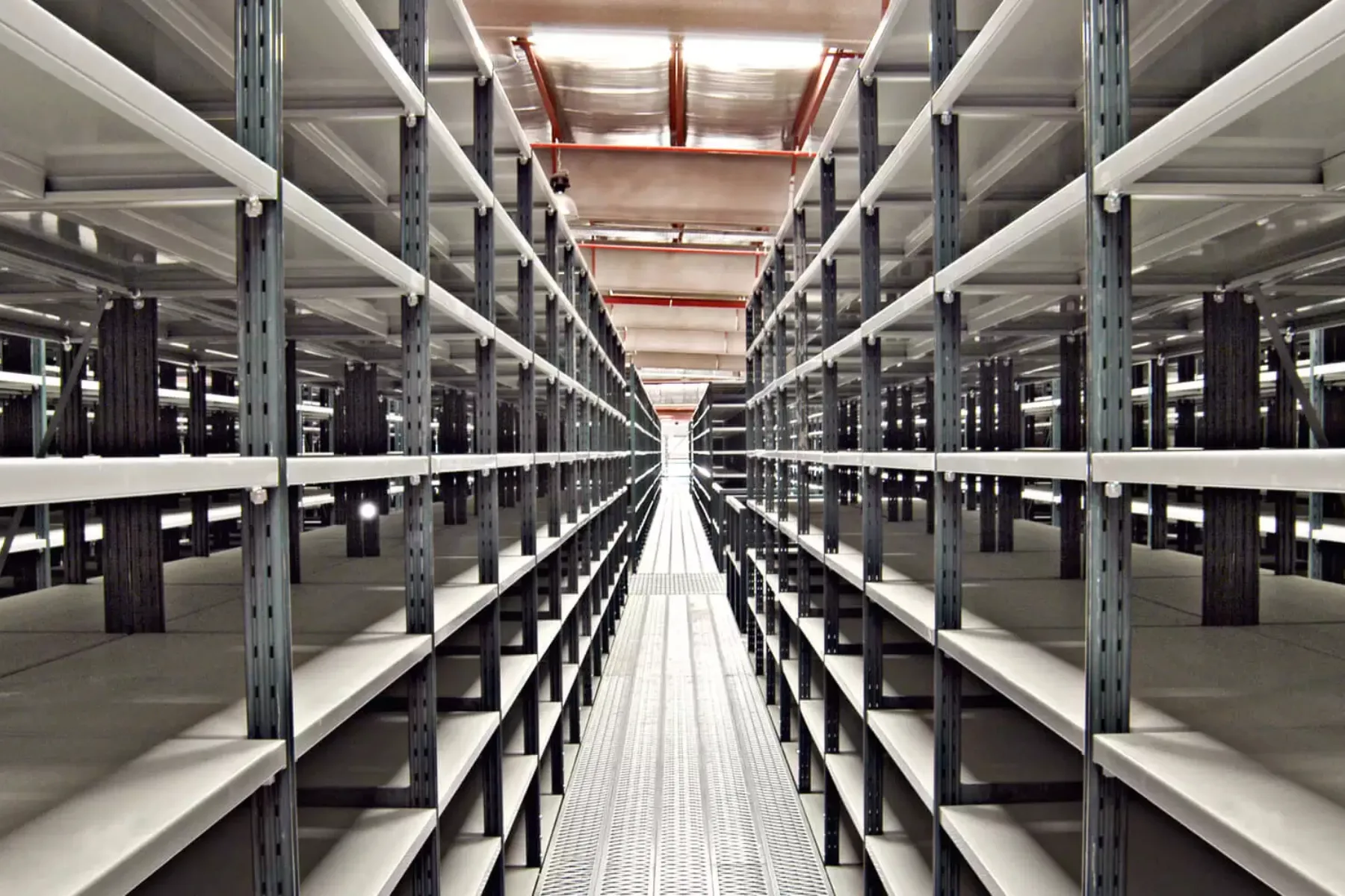 Scaffalature su misura e standard